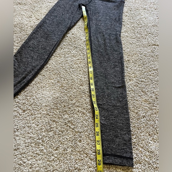 Lululemon Women’s Gray Heather Low Rise Leggings 29” Inseam Fits Size 4/6 - Picture 3 of 7